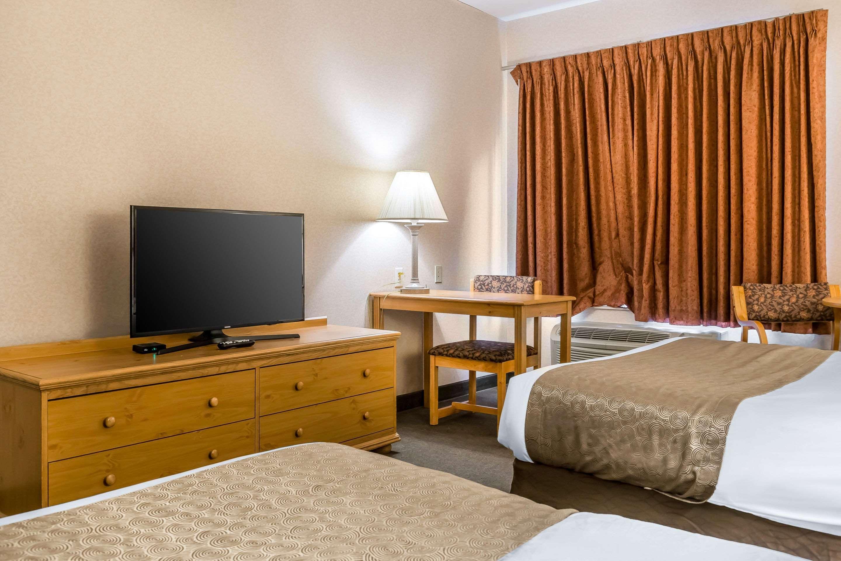 Rodeway Inn & Suites Tomahawk Екстер'єр фото
