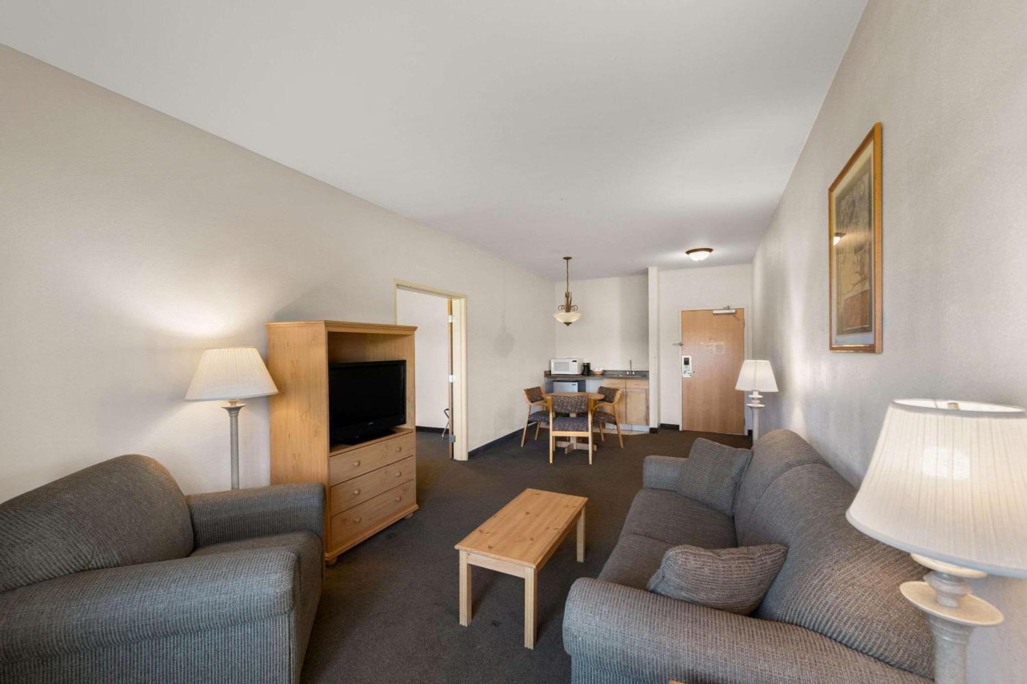 Rodeway Inn & Suites Tomahawk Екстер'єр фото