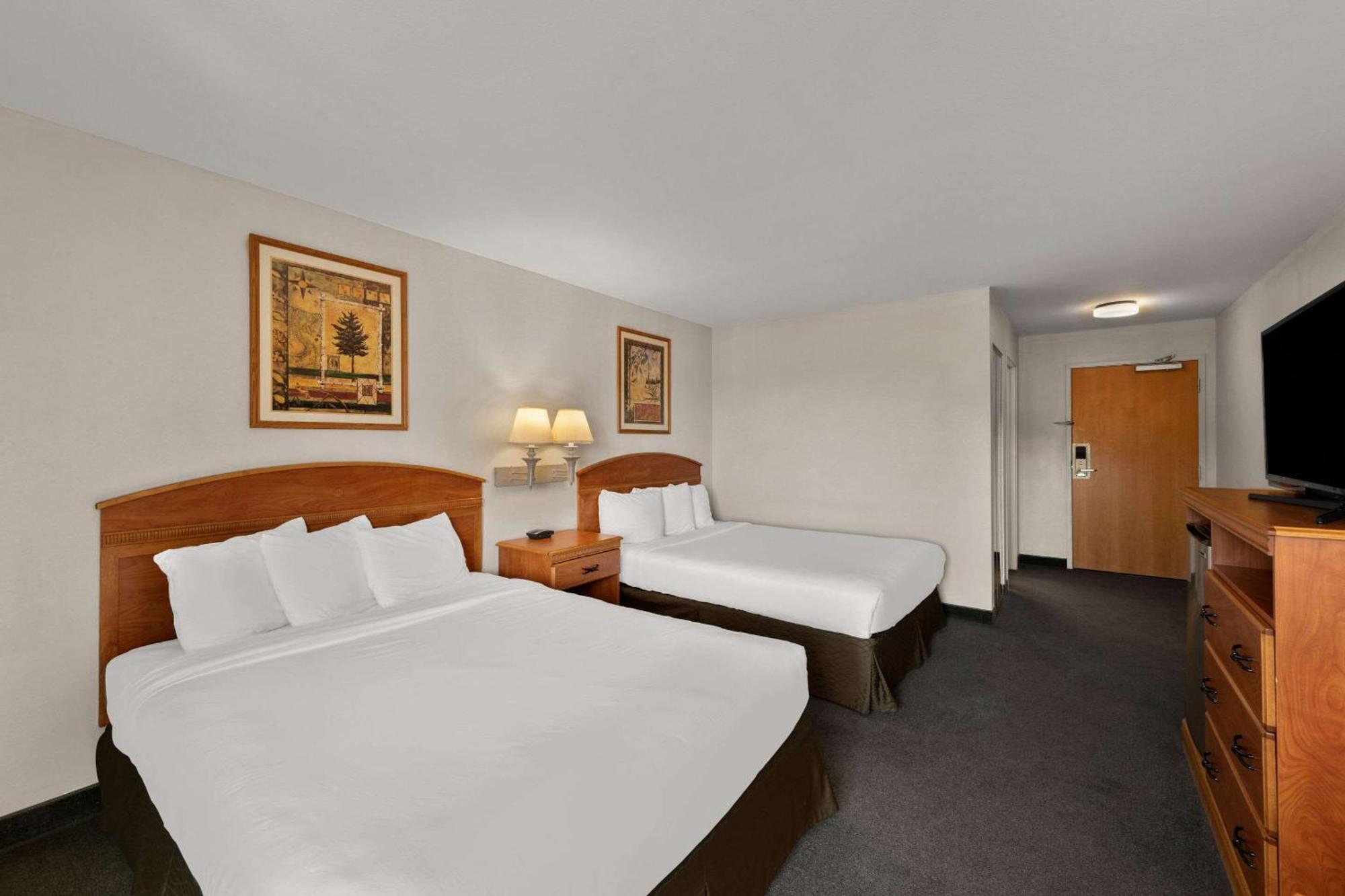Rodeway Inn & Suites Tomahawk Екстер'єр фото