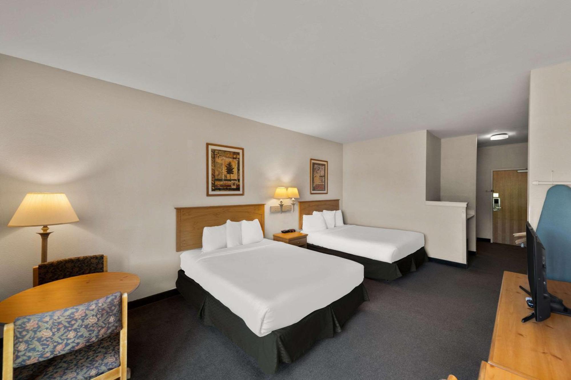Rodeway Inn & Suites Tomahawk Екстер'єр фото
