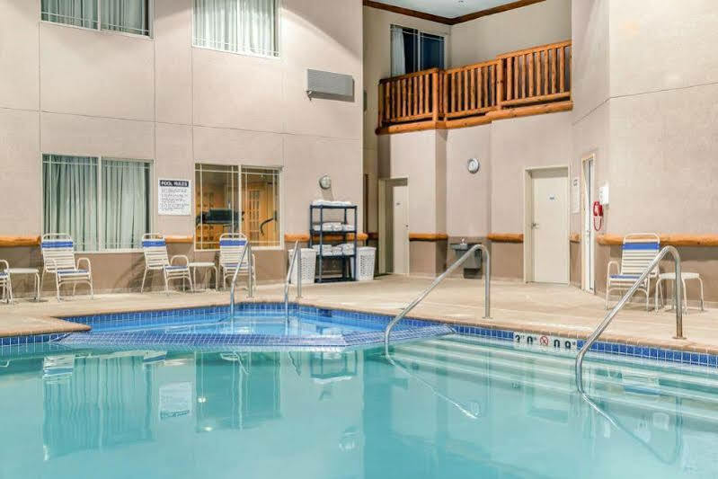 Rodeway Inn & Suites Tomahawk Екстер'єр фото