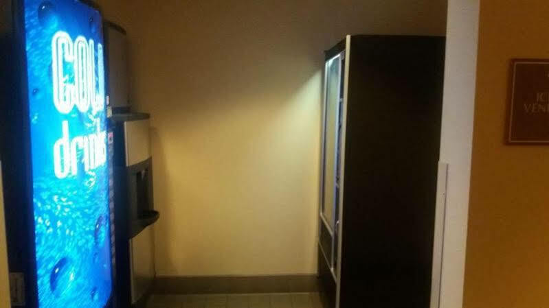 Rodeway Inn & Suites Tomahawk Екстер'єр фото